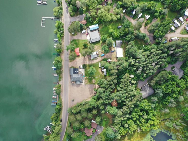 #100-•-waterfront-pub-with-4-bed/2-bath-apartment-image-140