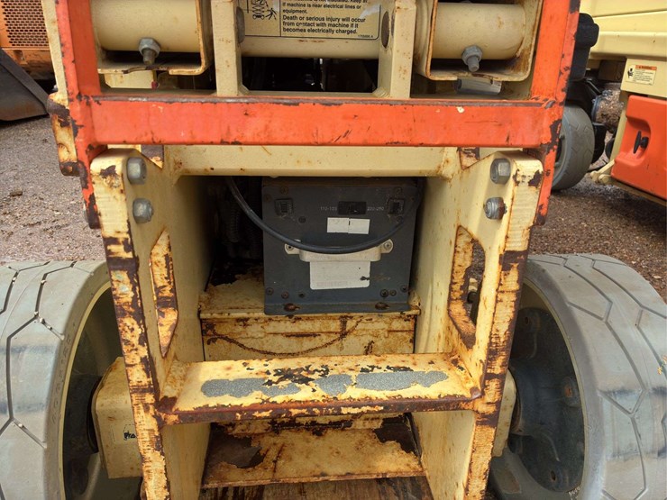 2005-jlg-2030es-image-6