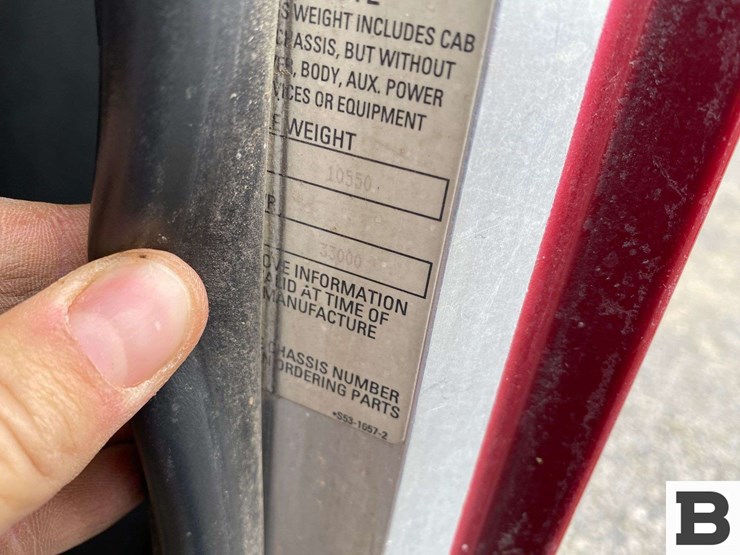 2003-peterbilt-330-image-32