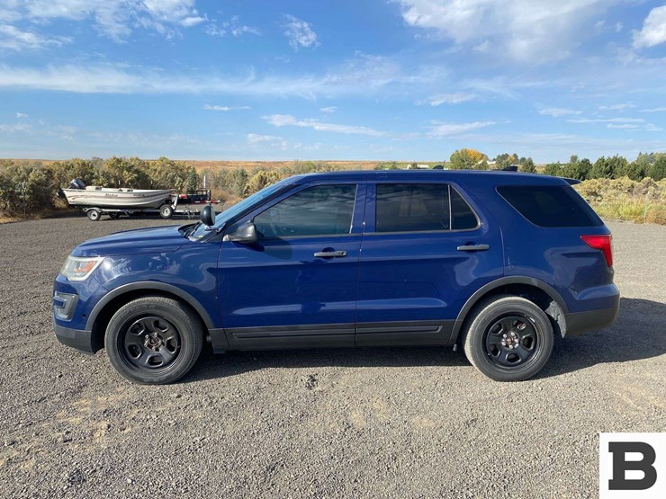 2016-ford-explorer-image-3