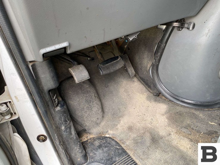 2004-ford-e150-image-18