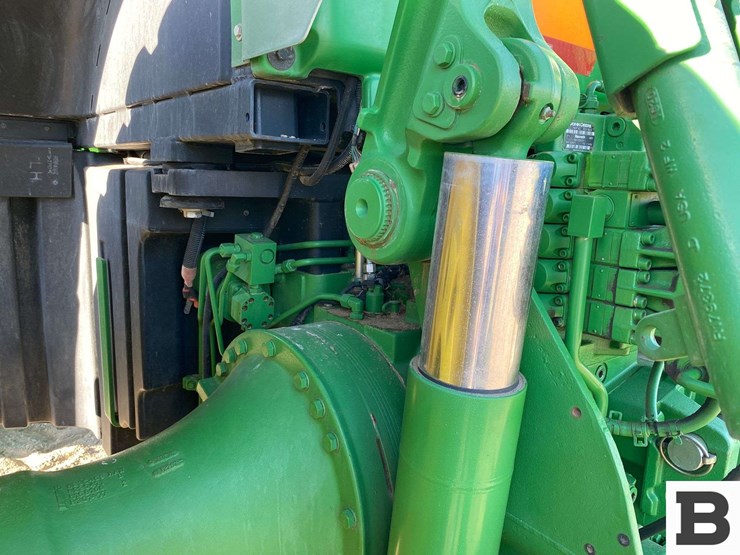 2011-john-deere-8285-tractor-image-27