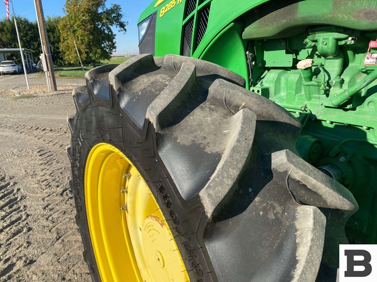 2011-john-deere-8285-tractor-image-16