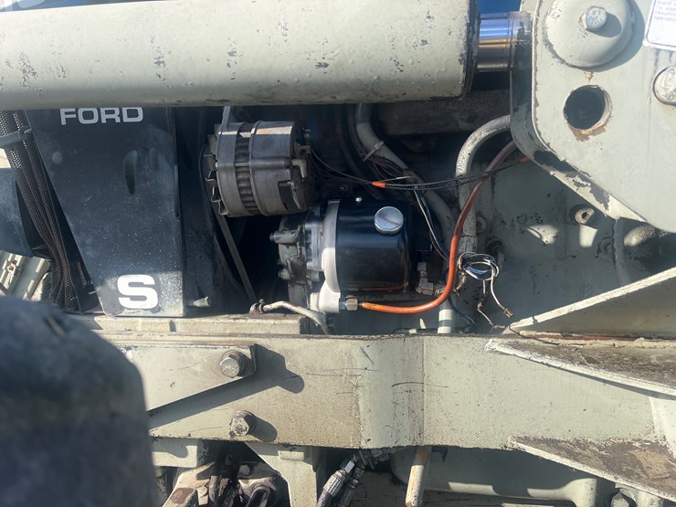 new-holland-8010-image-13