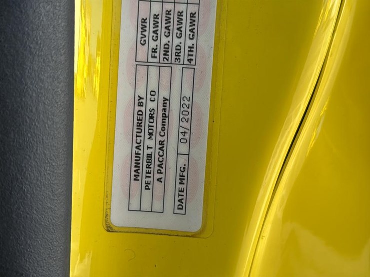 2023-peterbilt-579-image-10