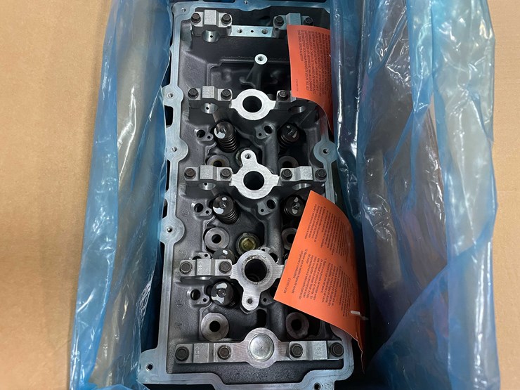 #8548-•-mopar-heads-(pr8)-image-1