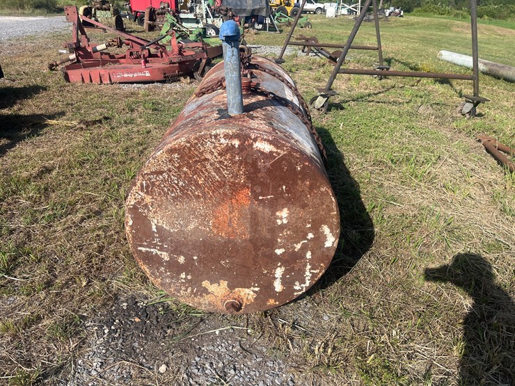 #132-•-fuel-tank-with-lifting-eyes-image-5