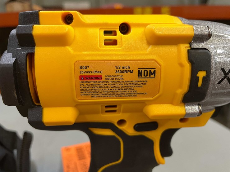 #8544-•-dewalt-compatible-20-volt-cordless-1/2"-impact-and-1/4"-impact-driver-in-carrying-bag-(pr13)-image-4