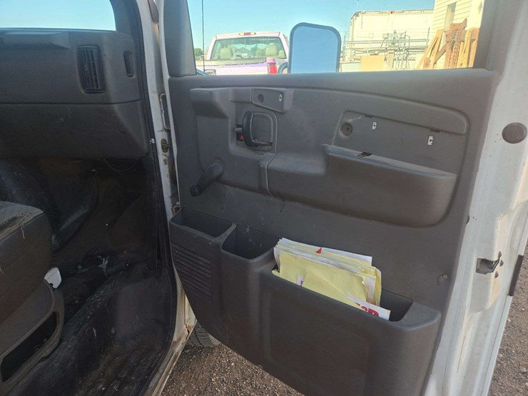 2003-gmc-3500-image-12