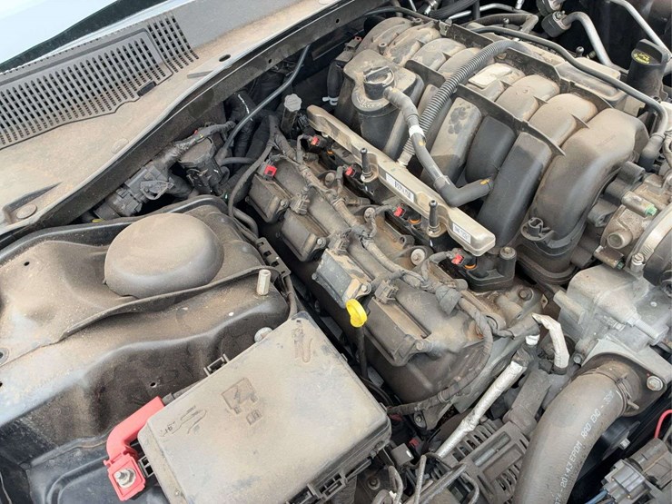 2012-chrysler-300-c-sedan-4d-image-30