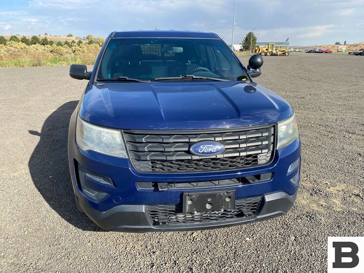 2016-ford-explorer-image-9