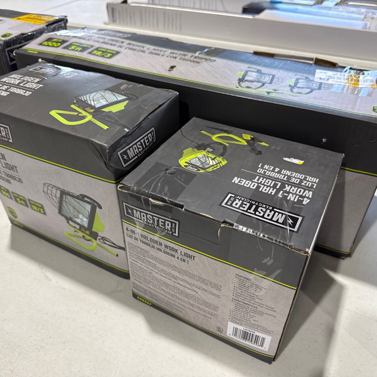 #28397 • Lot of Master Electrician Halogen Work Lights & Tripod