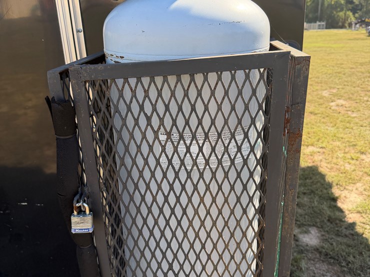 #17-•-#100a-•-food-trailer-image-17