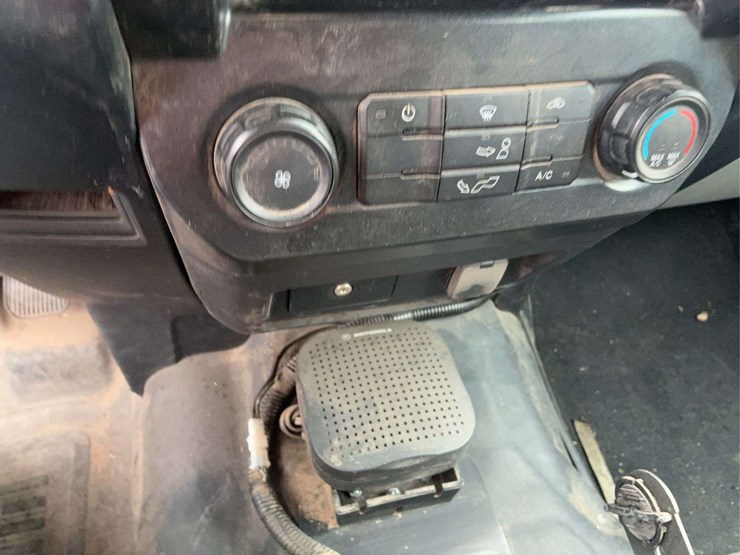 2017-ford-f150-lariat-image-10