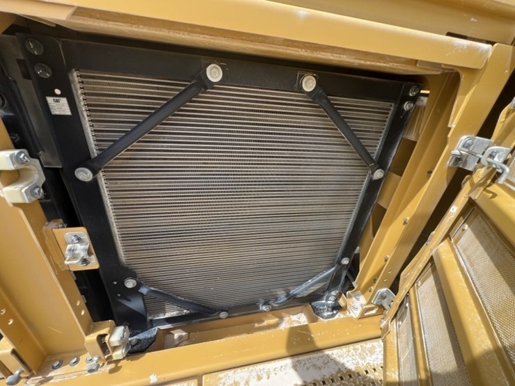 2021-caterpillar-395-image-36