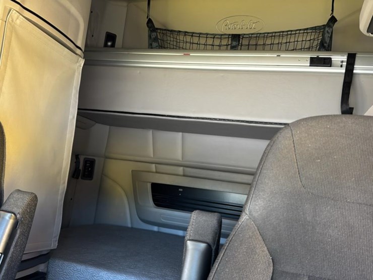 2023-peterbilt-579-image-49