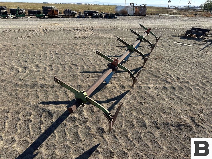 138"-toolbar-with-cultivator-sweeps-image-2