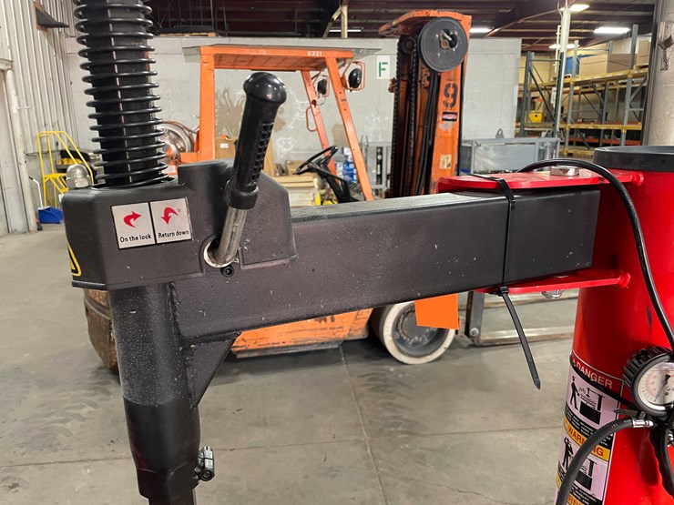 #8524-•-tire-changer-(e)-image-36