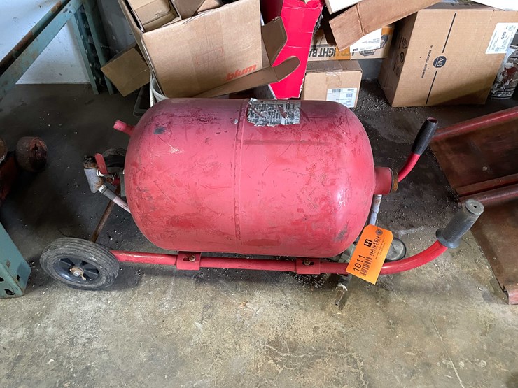 #8518-•-40-lb-abrasive-blaster-(cw)-image-1