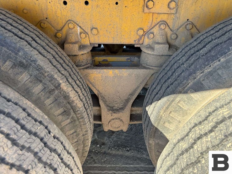 1969-mack-boom-truck-image-23