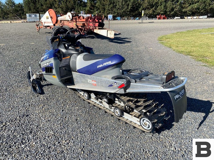 2005-polaris-rocky-mountain-king-snowmobile-image-3