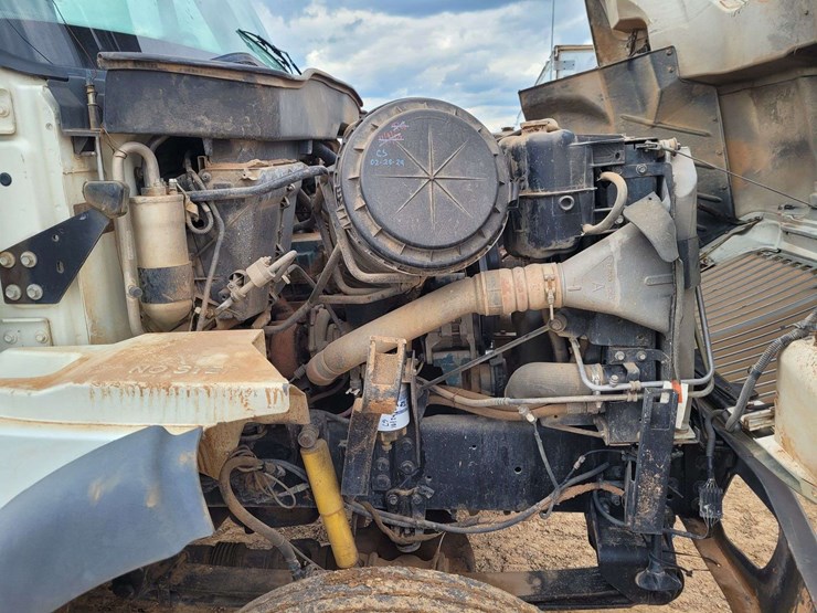 2004-international-7300-image-17