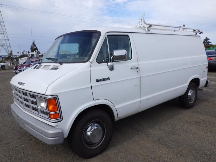 1991-dodge-ram-350-image-1