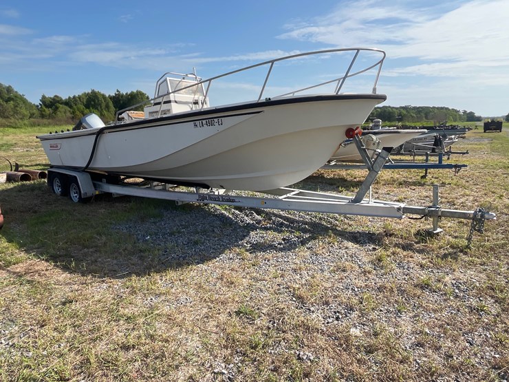 #142-•-boston-whaler-25ft-center-console-boat-with-yamaha-vx-250-engine-image-4