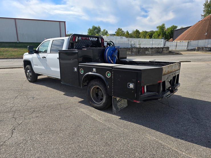 2017-gmc-sierra-3500-image-11