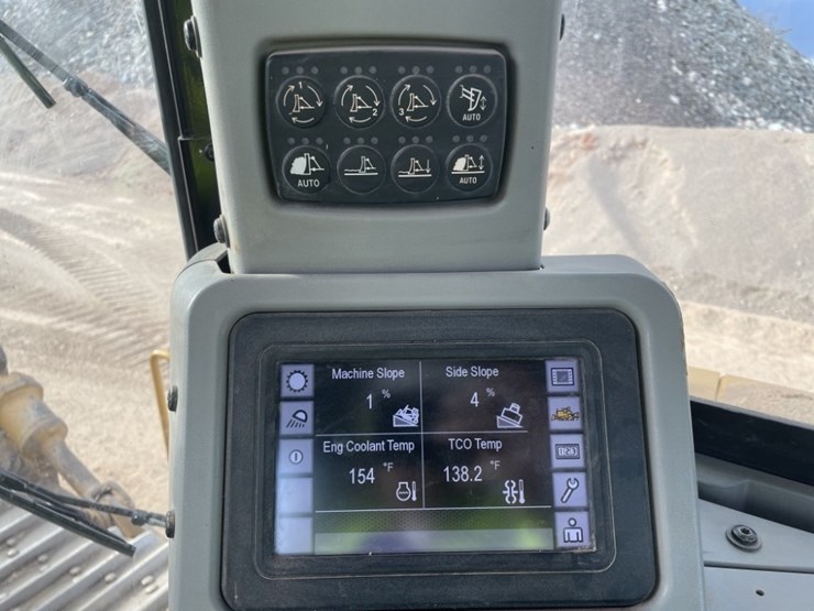 2017-caterpillar-d8t-image-39