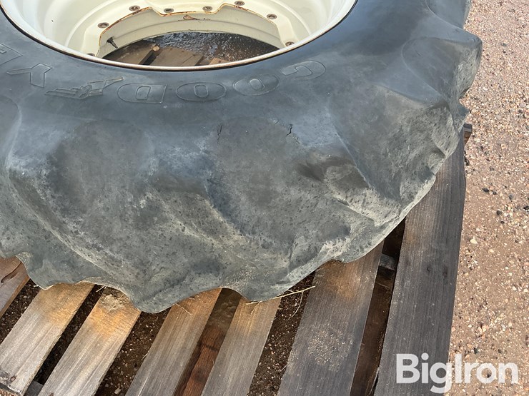 goodyear-special-sure-grip-td8-16.9r30-tractor-tire-image-12