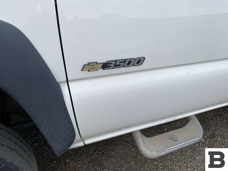 2004-chevrolet-silverado-3500-image-11