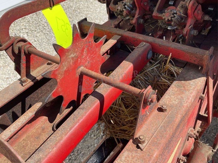 new-holland-275-image-19