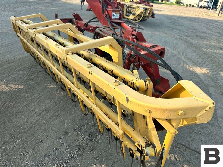 new-holland-216-image-20