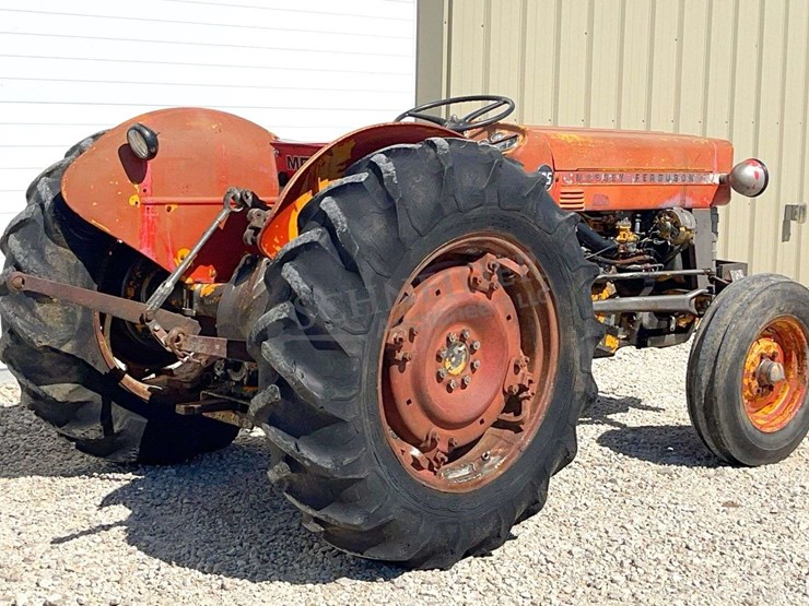 massey-ferguson-135-image-5