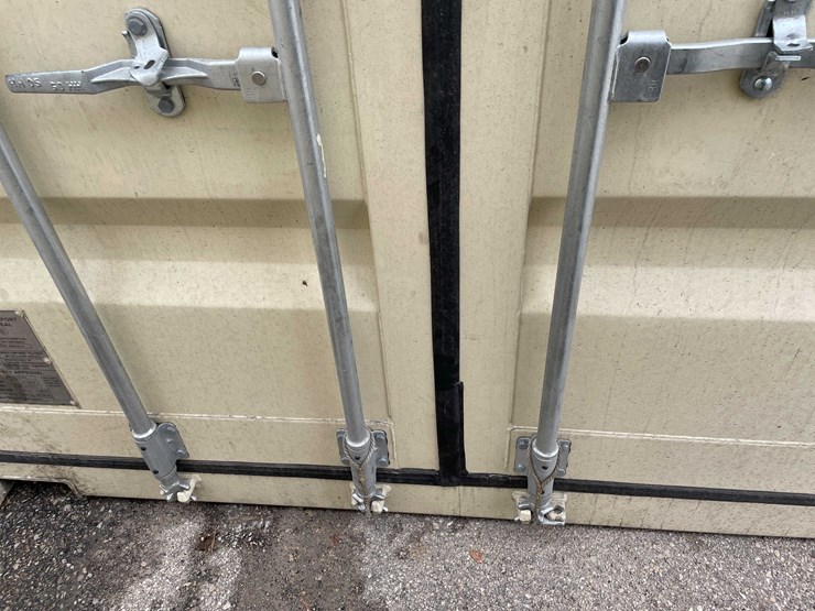 #1385-•-20'-shipping-container-(of)-image-31