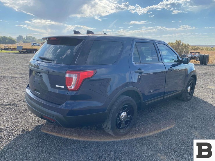 2016-ford-explorer-image-5