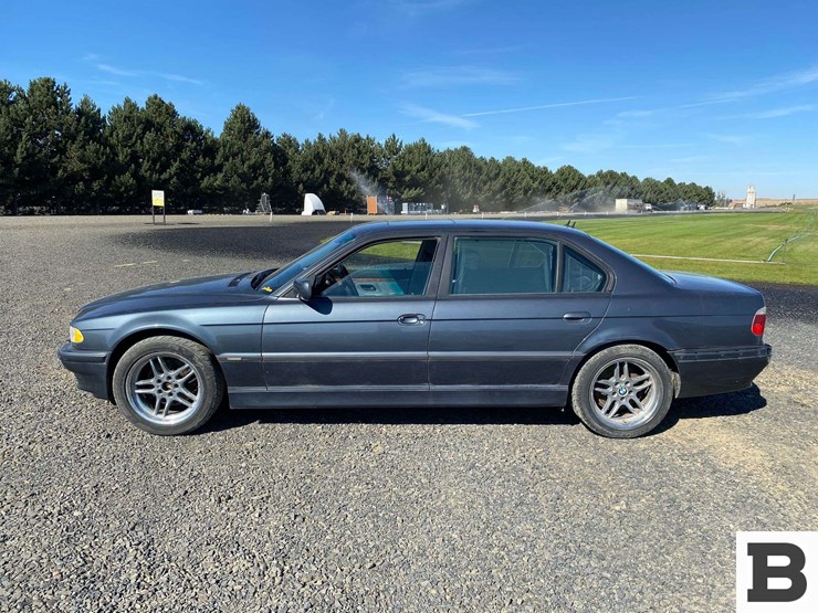 2001-bmw-740-sedan-image-2