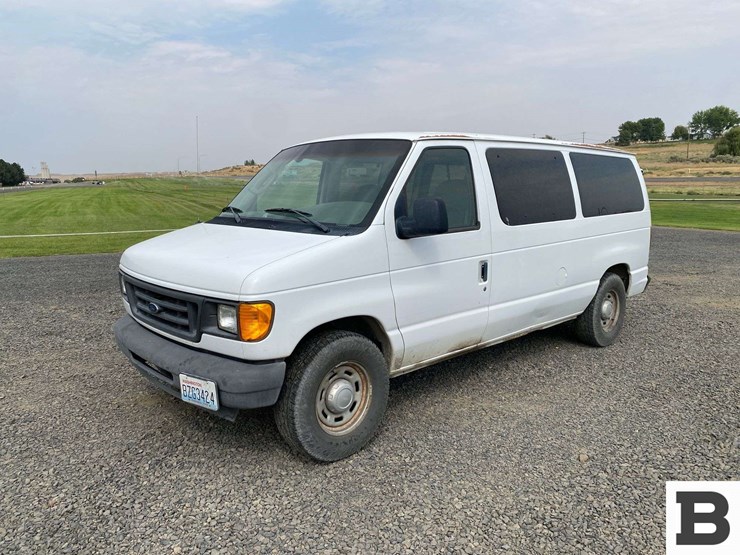 2004-ford-e150-image-1