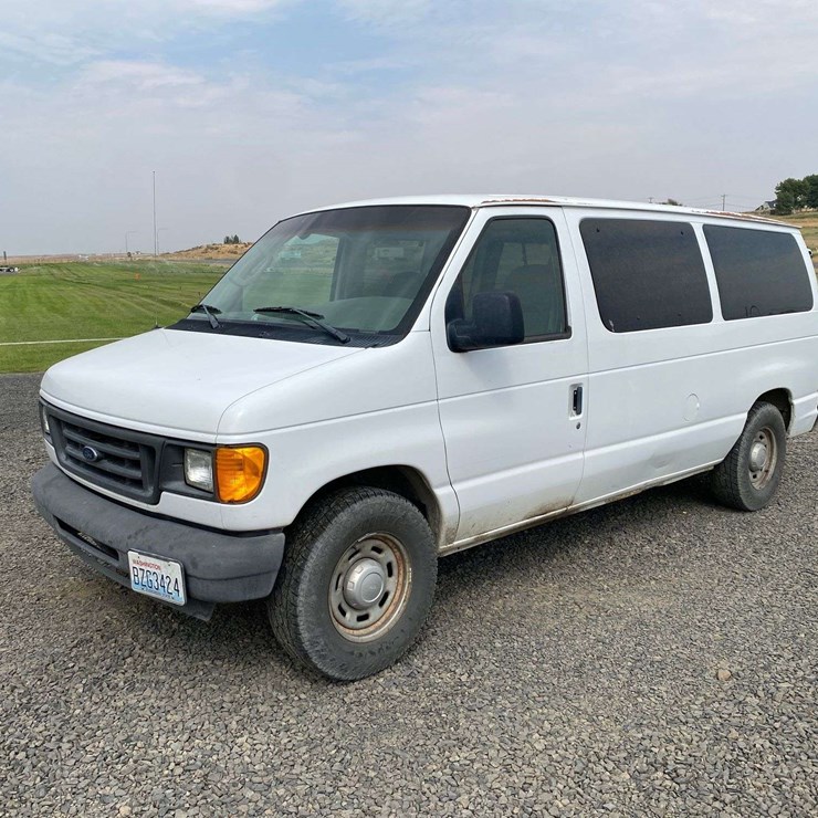 2004 FORD E150