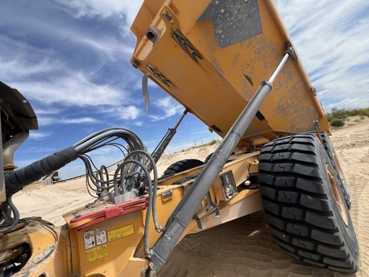 2021-volvo-a60h-image-46