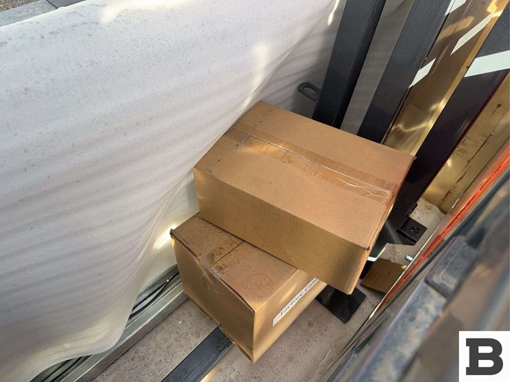 tmg-tmg-csc11-10’-cattle-squeeze-chute-with-weight-scale-image-6