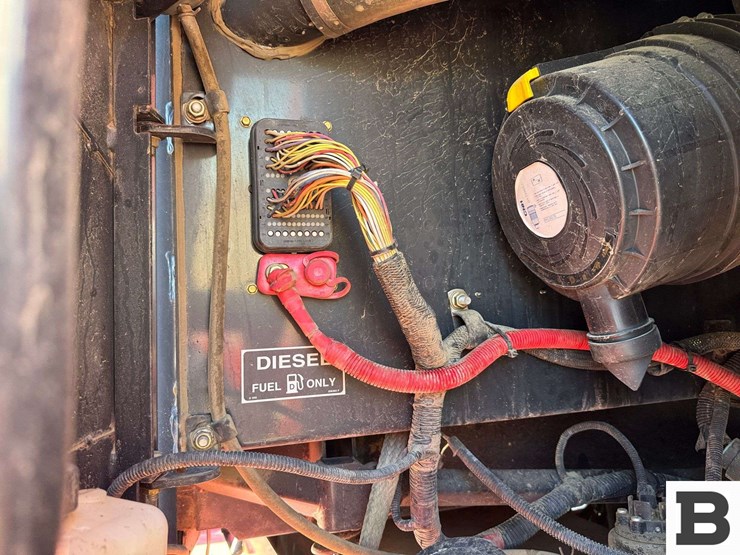 2013-new-holland-h8080-image-55