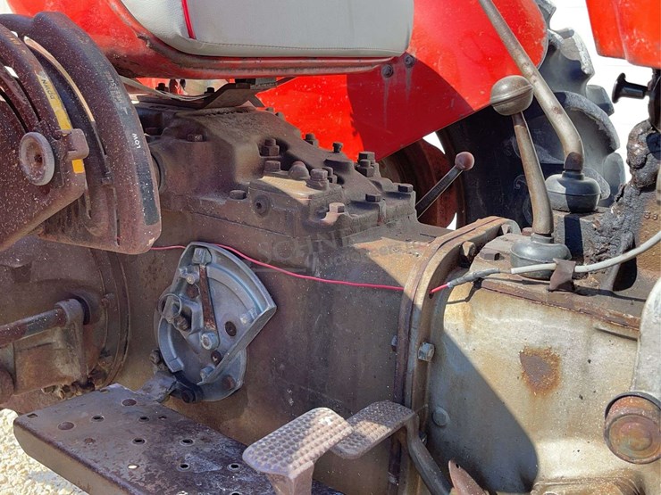 massey-ferguson-135-image-18