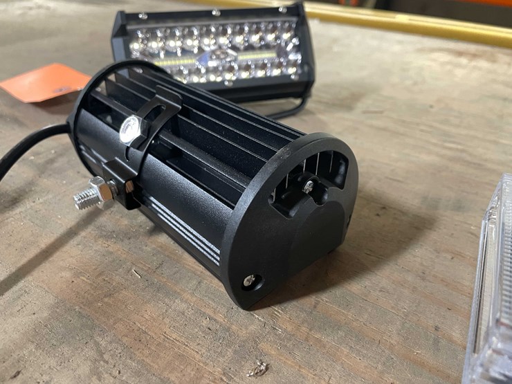 #8530-•-(2)-led-6-1/2"-long-work-lights,-12/24vdc-(pr12)-image-4