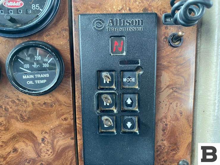 2002-peterbilt-330-image-54