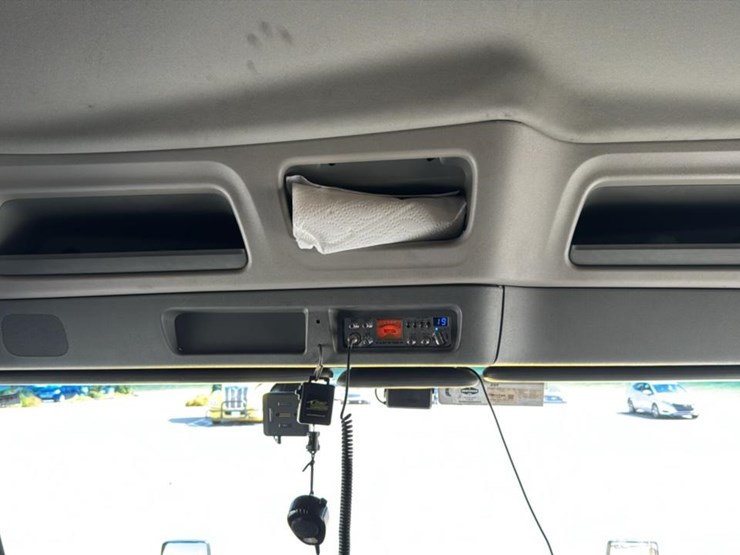 2023-peterbilt-579-image-60