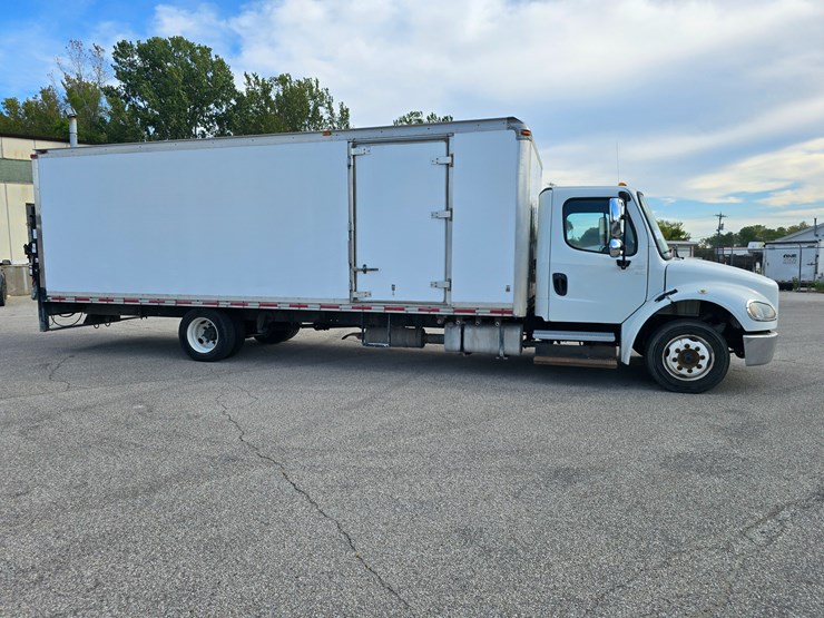 #22329-•-2014-freightliner-m2-106-box-truck-image-38