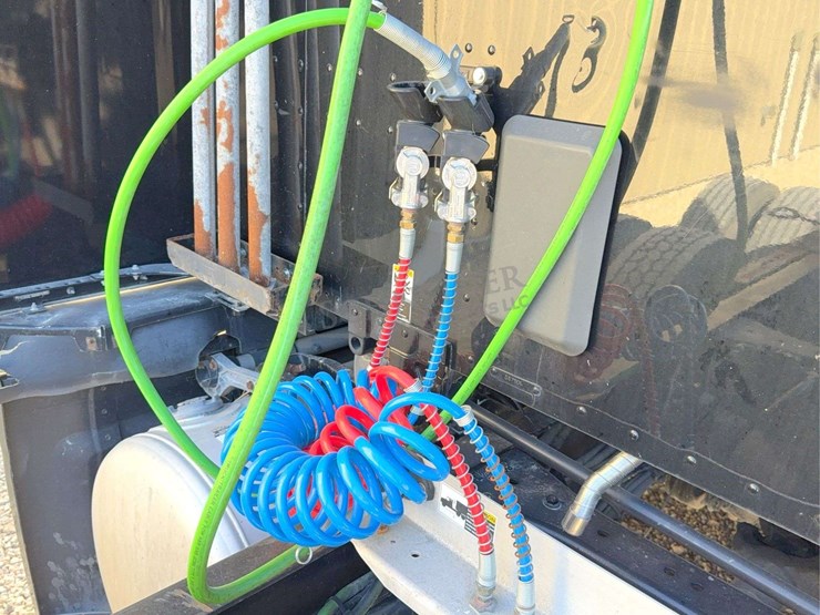 2017-peterbilt-579-image-40