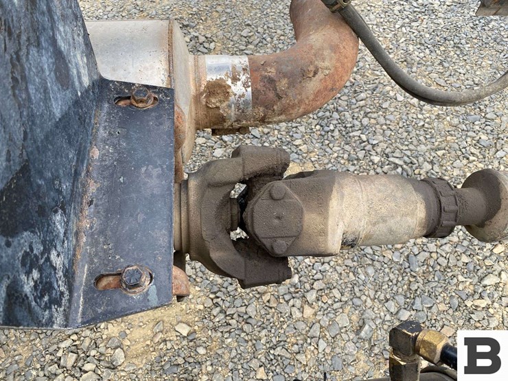 2002-peterbilt-330-image-17